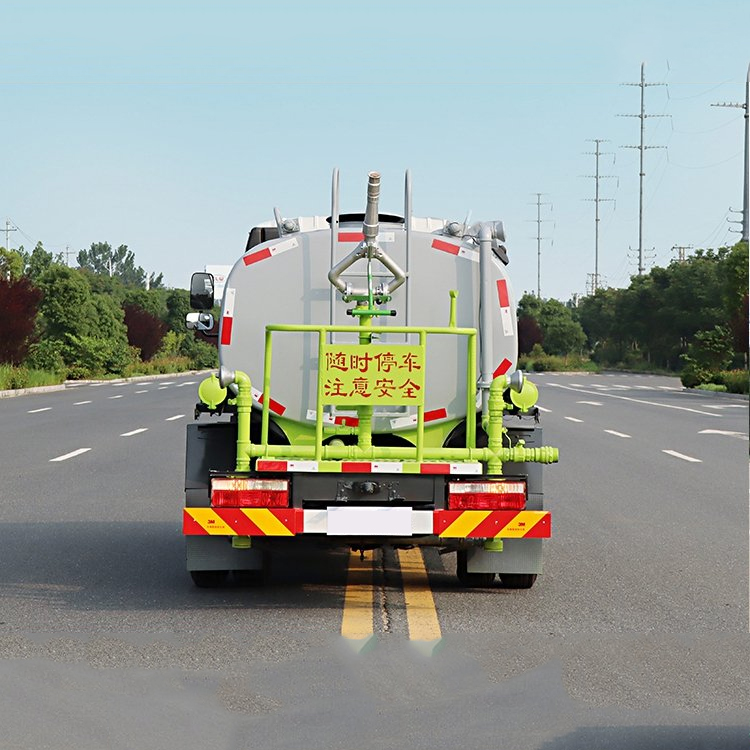 DONGFENG 5000L water tanker truck